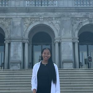 Meet your Posher, Kim